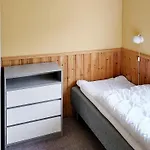 9 Person In Kortgarden * Skala