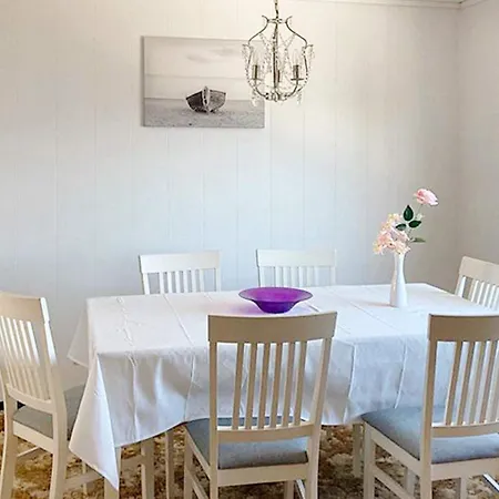 9 Person In Kortgarden 別荘 Skala